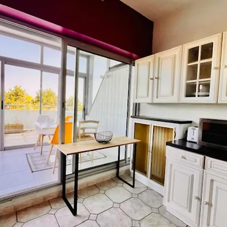 With Terrace Near The * La Rochelle (Charente-Maritime)