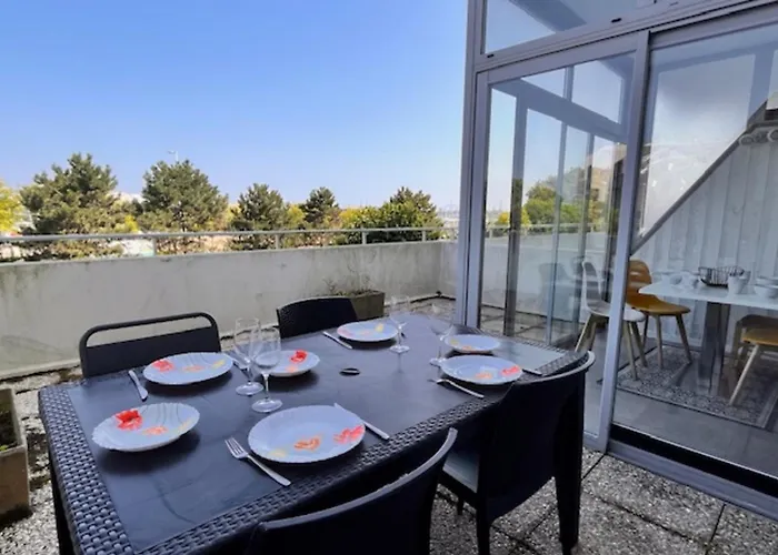 Apartment With Terrace Near The *